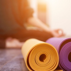 Las 7 posturas básicas de yoga que todos creen saber